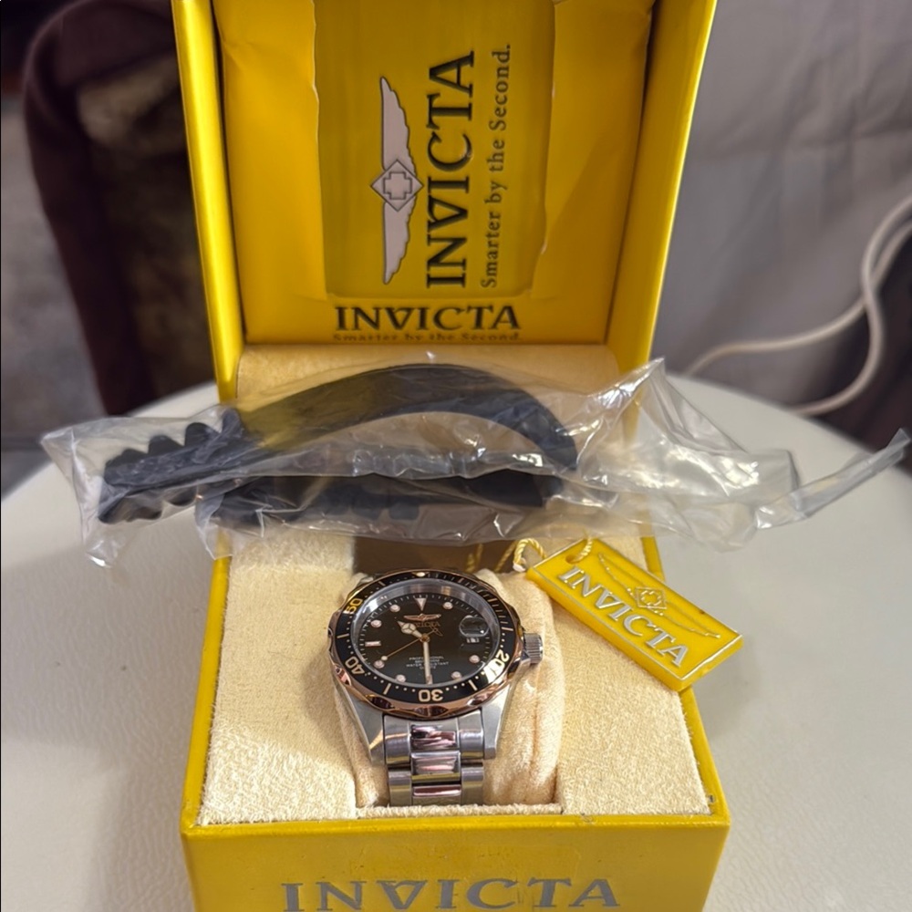 Invicta Silver Black Chronograph Watch with Sporty Design